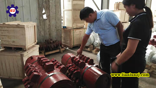 歡迎劉總來我廠參觀并達成鏈輪軸組維修新合作！