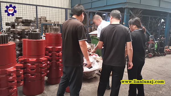 貴陽彭總開展刮板機(jī)配件業(yè)務(wù)，來我廠考察參觀！