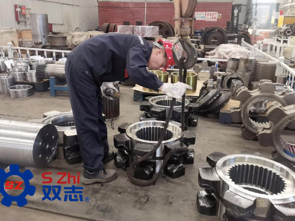 致敬每一位一線工人，堅守崗位，兢兢業業。_河南雙志